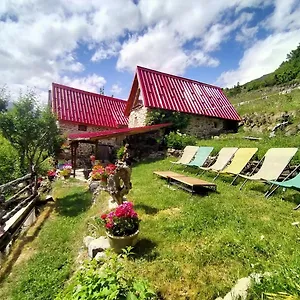  Couette-café Les Toits Rouges - Le Luxe De La Simplicité Au Bout Du Sentier France