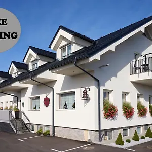 Hotel Hisa Ancka, - 3 Min To The Airport ***