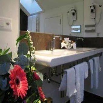 Hotel D'Alleves Genebra 4*,