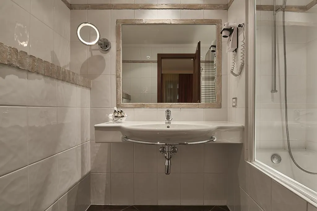 Hotel D'Alleves Genebra 4*,